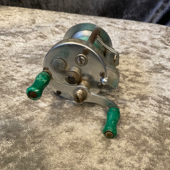 Vintage Pflueger Akron Bait Casting Reel 1893 - Picture 3 of 4